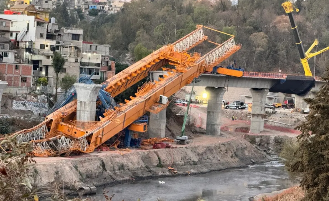 Se desploma estructura metálica de Tren Interurbano México-Toluca