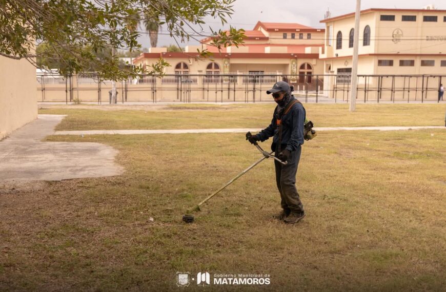 A través de las cuadrillas de Espacios Públicos, el Gobierno de Beto Granados continúa realizando limpieza para mejorar la imagen urbana de la ciudad