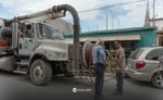 Retira Gobierno municipal, grandes cantidades de grasa del sistema de drenaje en Campestre del Río 1