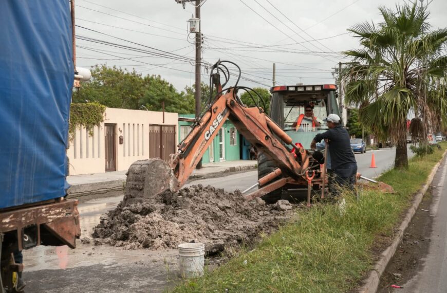 Reparan fuga de agua en la colonia Lauro…
