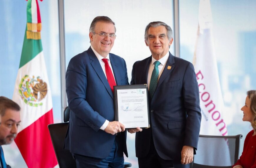 Firma Américo convenio con secretario de Economía para…