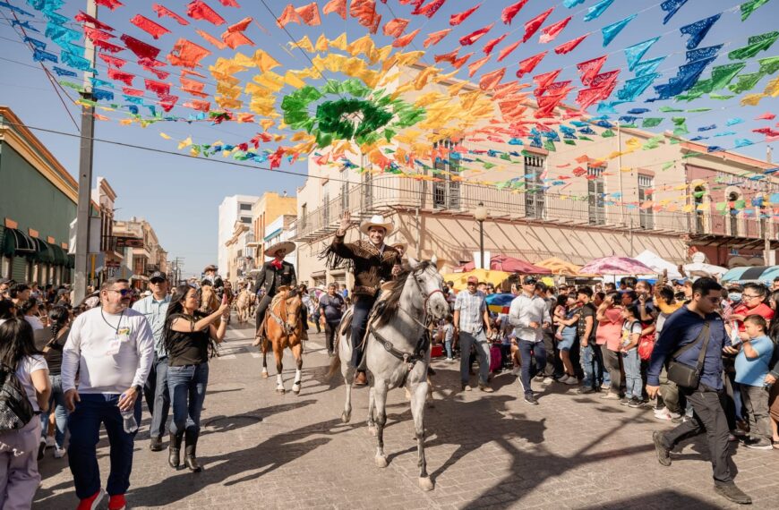 Familias matamorenses vibran felices con desfile de las…