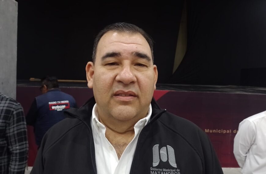 Denuncian colonos fraudes de pavimentación en sus calles